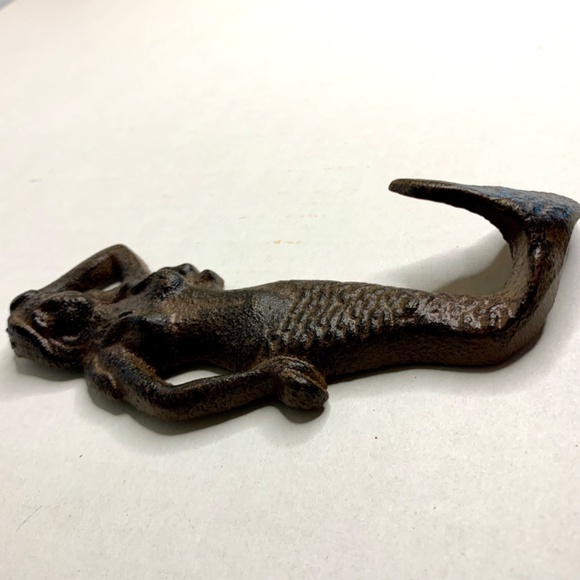 Cast Iron rustic Coastal Mermaid nautical/beach wall hook, antique brown finish - Picture 2 of 7